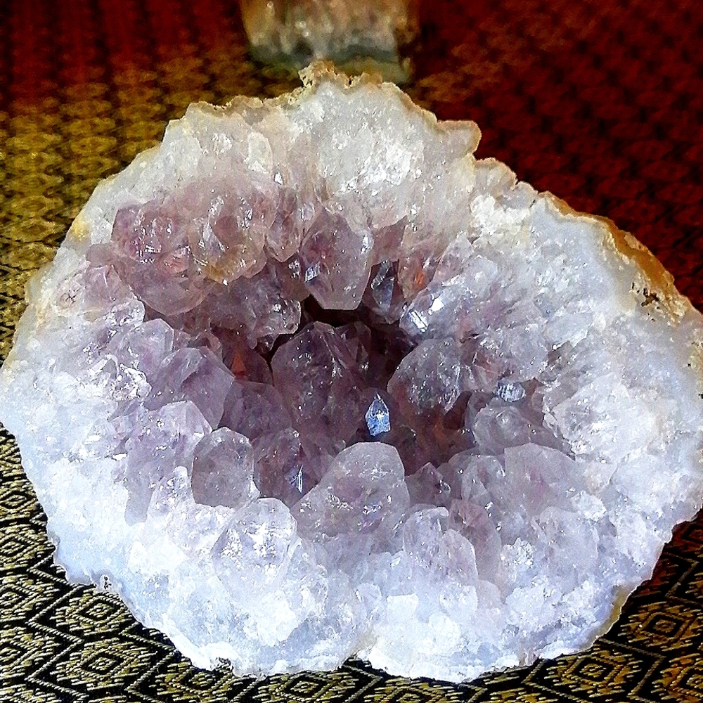 Gorgeous *Mystical* chunky AMETHYST cluster with Lilac points ✨💜 see video!